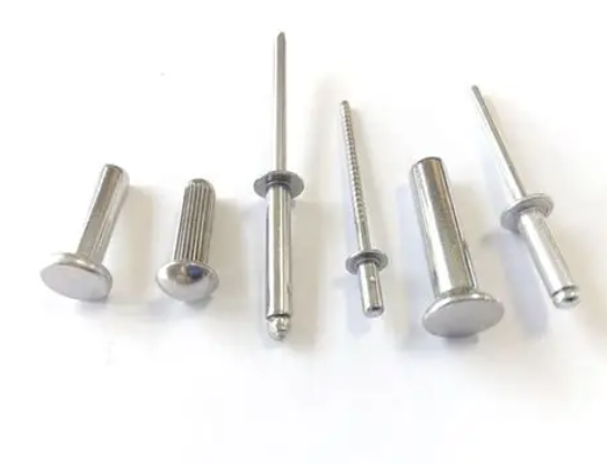 Hogyan válasszuk ki a megfelelő szegecseket