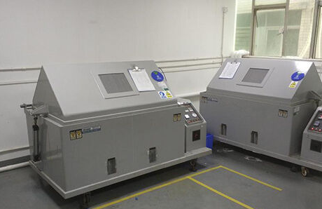 Rozsdamentes acél kötőelemek sóspray-vizsgálata